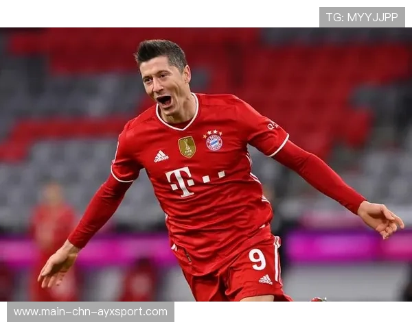 拜仁外线一脚远射入网，莱万完美收官