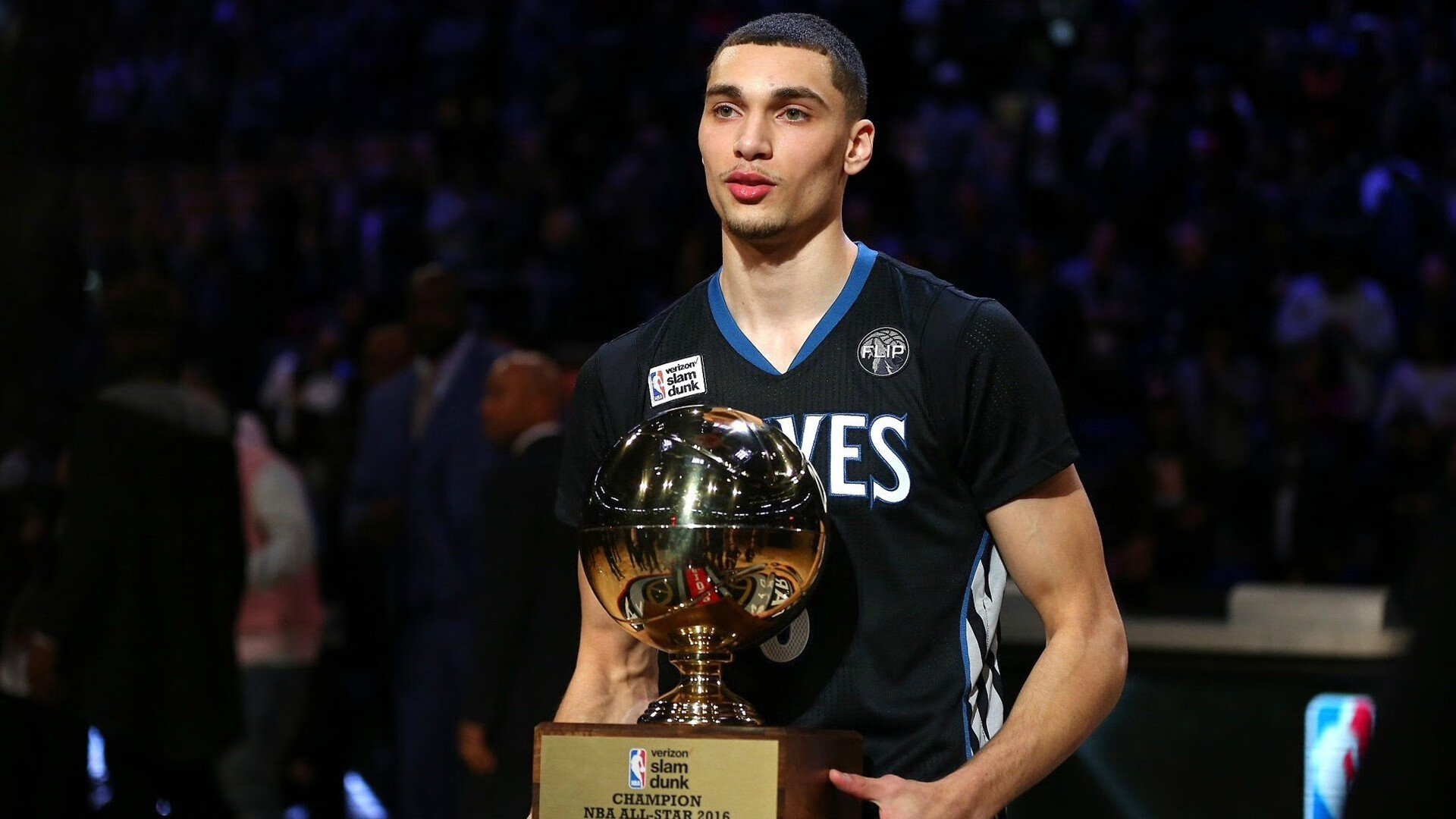 “决胜瞬间！一颗全垒打定江山，现场沸腾”，全垒 一垒